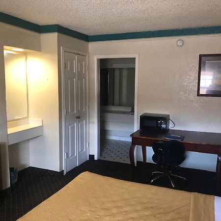 Americas Best Value Inn DEN Esterno foto
