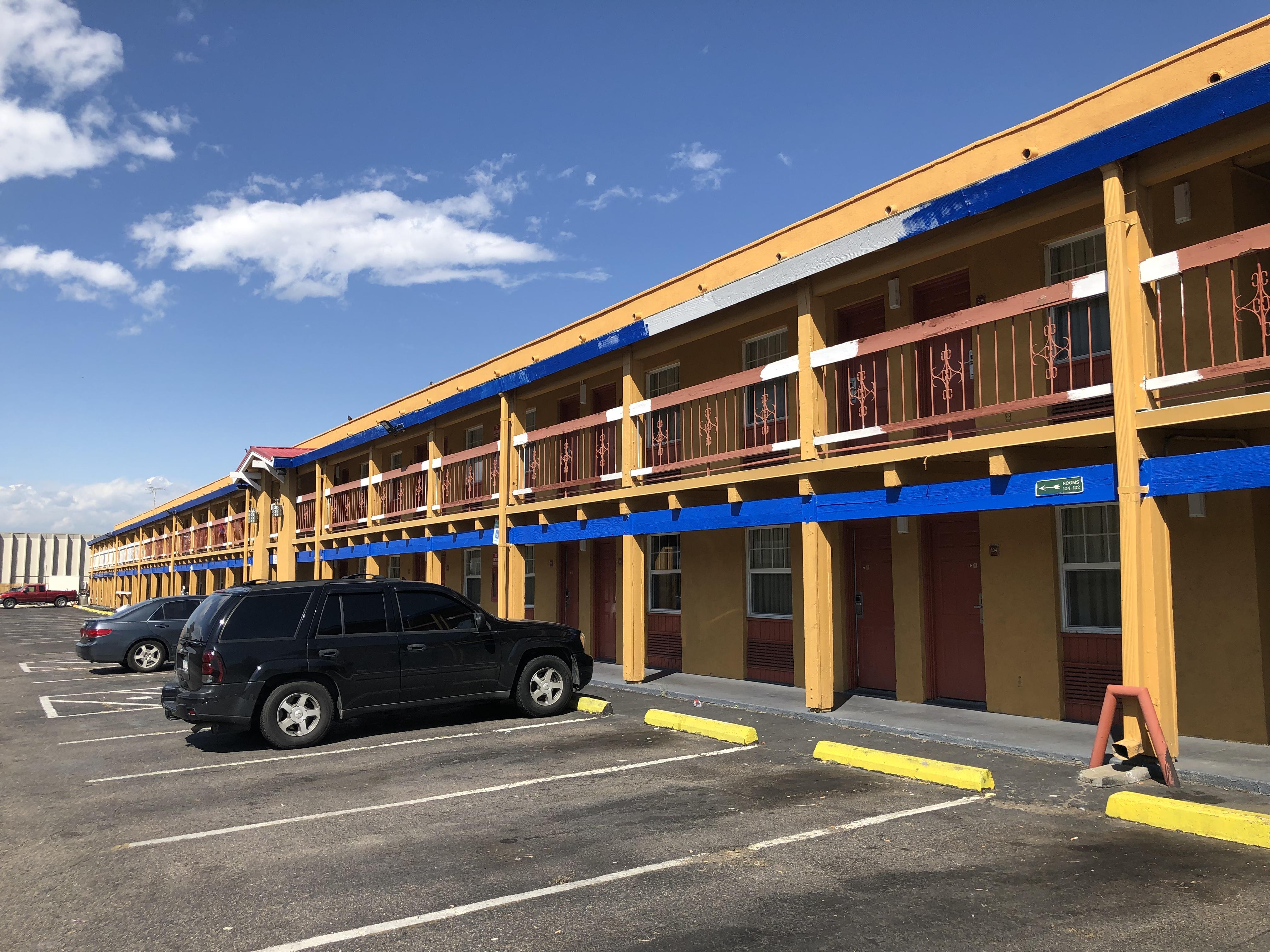 Americas Best Value Inn DEN Esterno foto