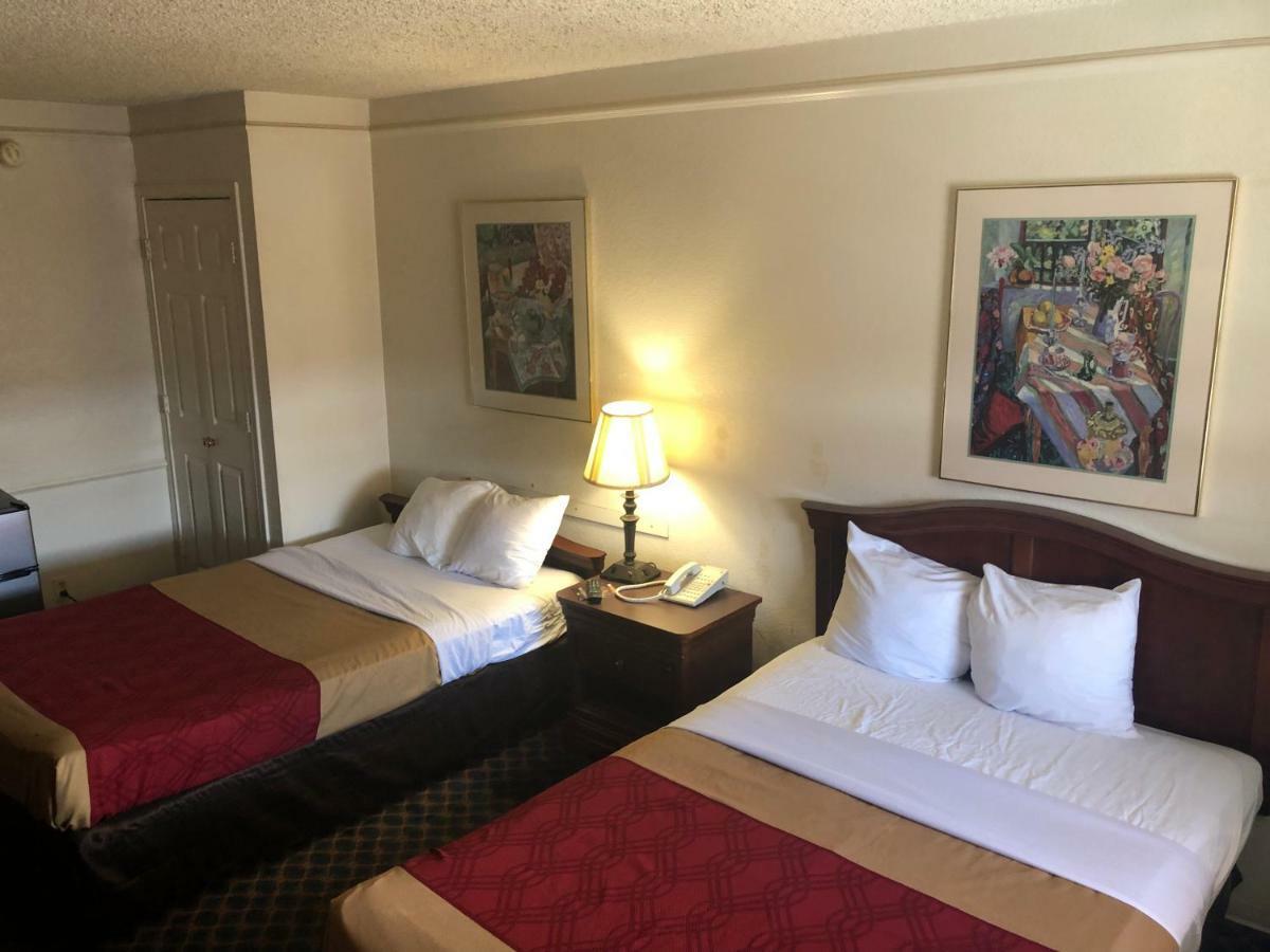 Americas Best Value Inn DEN Esterno foto