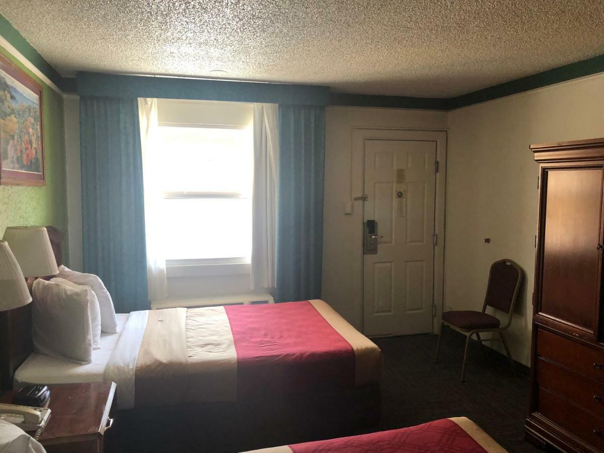 Americas Best Value Inn DEN Esterno foto