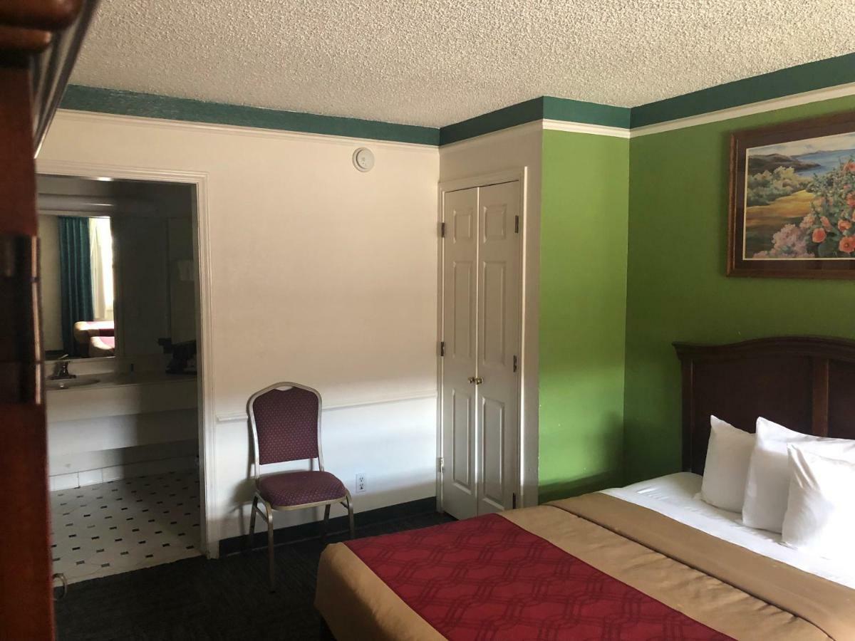 Americas Best Value Inn DEN Esterno foto